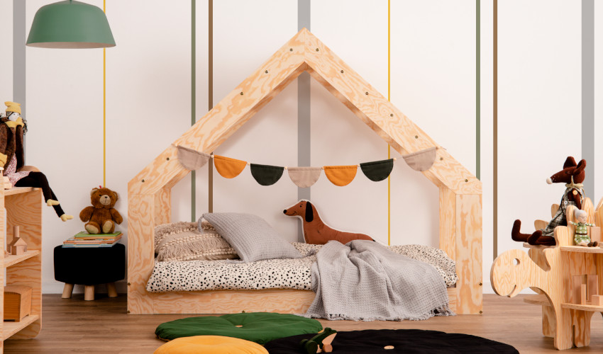 Holzbett-Haus MOON G mit Dachfenster aus Kiefernsperrholz in Naturholzfarbe